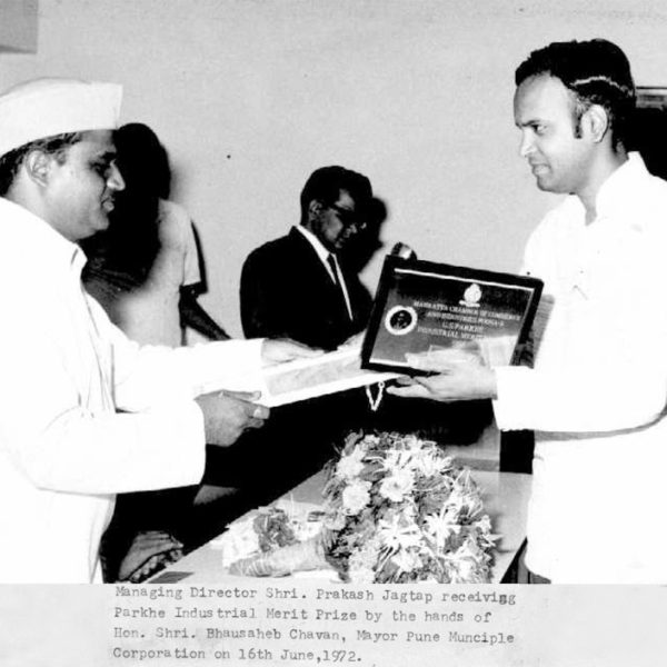 Bhausaheb Chavan Mayor Pune, giving the Parkhe Award 1972